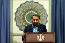 فیلم:: مداحی احمد واعظی در دیدار مداحان اهل بیت با رهبر معظم انقلاب