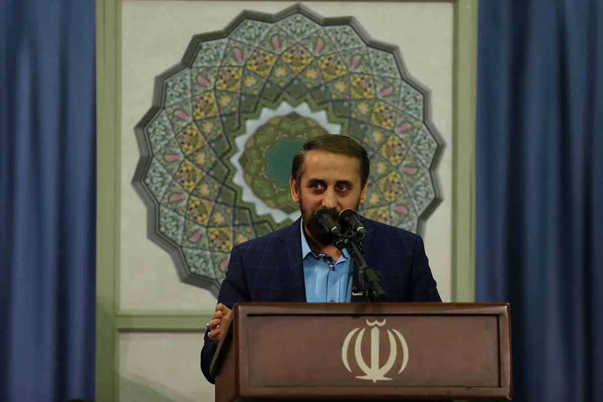 فیلم:: مداحی احمد واعظی در دیدار مداحان اهل بیت با رهبر معظم انقلاب