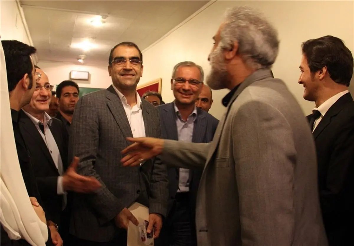 وزیر بهداشت به تماشای "سقراط" نشست