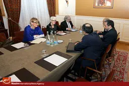 نشست دوجانبه وزرای امور خارجه ایران و آمریکا دقایقی پیش آغاز شد