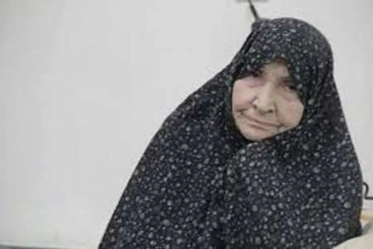 پیکر همسر مرحوم آیت‌الله خاتمی در اردکان یزد به خاک سپرده شد