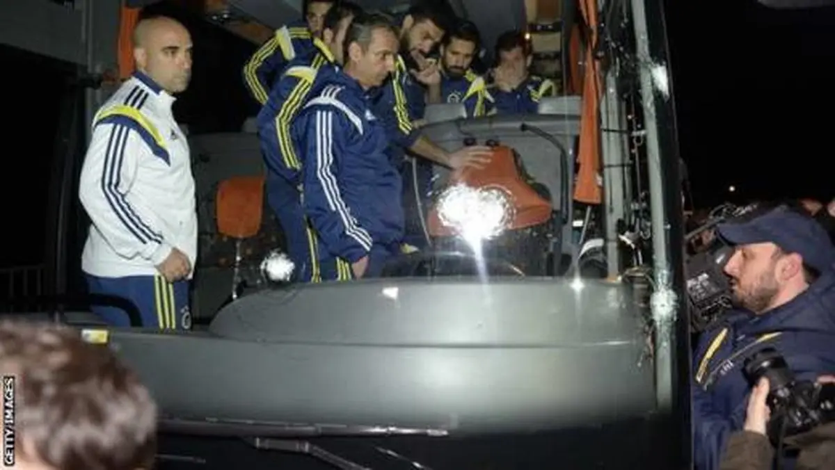 تیراندازی به سمت اتوبوس تیم فنرباغچه یک مجروح بر جا گذاشت