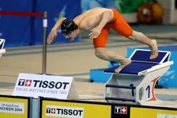 چاوشی‌فر و نسیمی‌شاد در تورنمنت شنای دبی رکوردشکنی کردند