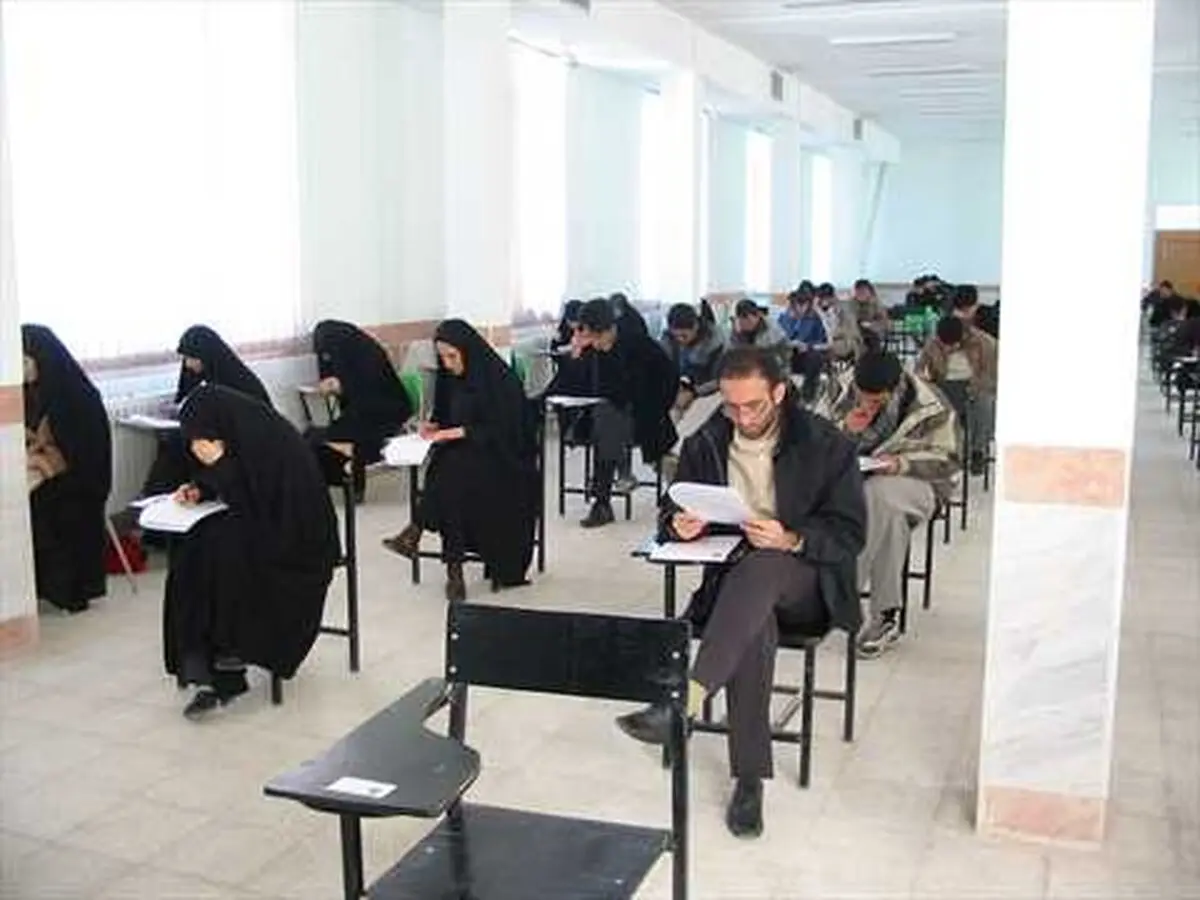 جمعی از متقاضیان استخدام شرکت پالایش و پخش مقابل وزارت نفت
تجمع کردند