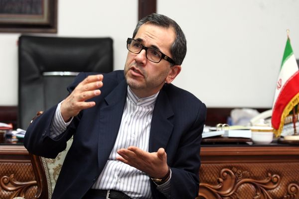 تخت‌روانچی: همزمان با اجرای تعهدات ایران باید تمام تحریم‌ها لغو شود