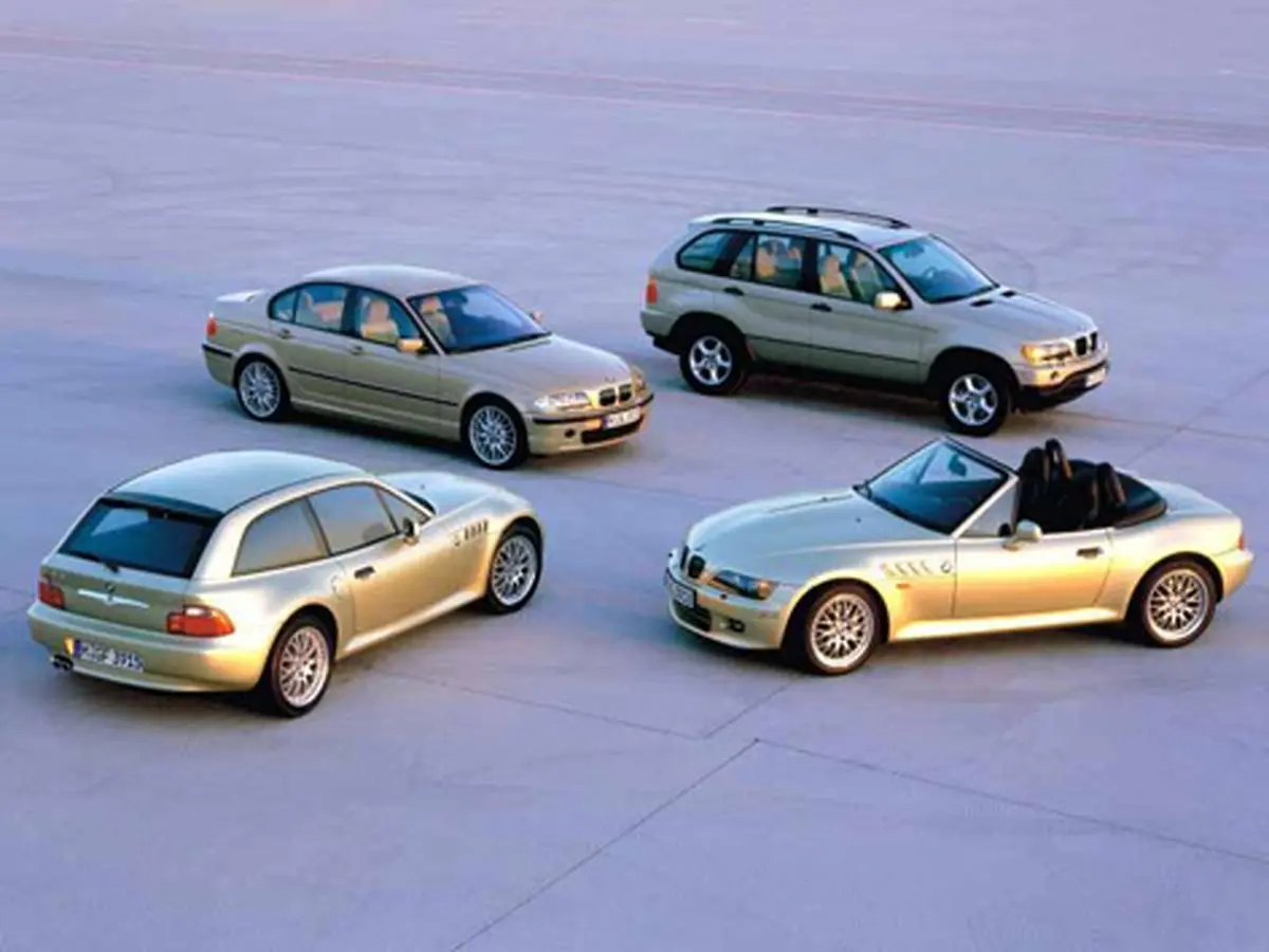 معاون گمرک ایران: دپوی خودروهای کمتر از ۲۵۰۰ سی‌سی در گمرک نداریم