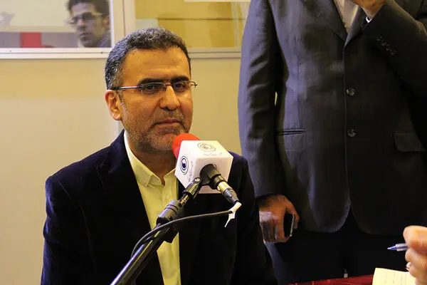 ایوبی: فیلم دینی تنها منحصر به تصویر کشیدن نماز خواندن یا قرآن خواندن نیست