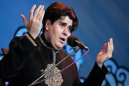 سالار عقیلی در سوگ محمدرضا لطفی خواند