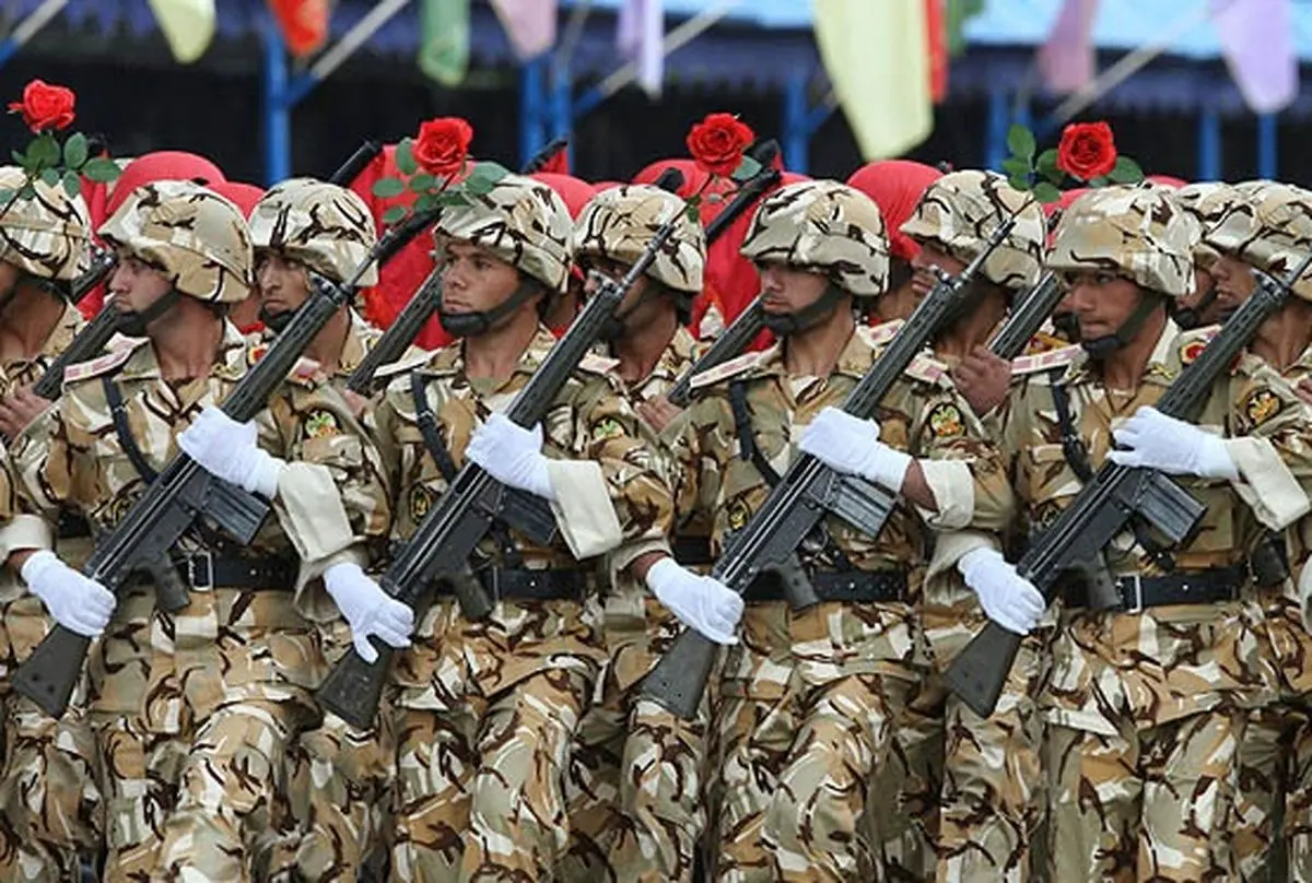 رژه بزرگ یگان‌های ارتش جمهوری اسلامی ایران آغاز شد