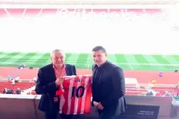 عکس روز: علی دایی در باشگاه استوک‌سیتی حاضر شد