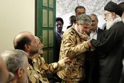 حاشیه‌های دیدار رهبری با کارکنان ارتش در تلویزیون به تصویر کشیده می‌شود