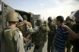نظامیان صهیونیست ۱۰ فلسطینی را بازداشت کردند