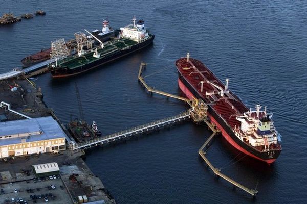 رکورد صادرات هفت میلیون بشکه نفت در پایانه‌های نفتی ایران
ثبت شد