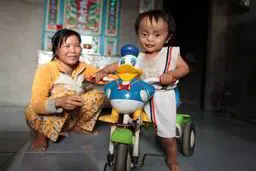 دسته گل آمریکا در ویتنام، هنوز قربانی می‌‌گیرد