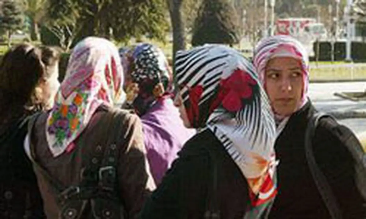 جلوگیری از ورود دختر با حجاب به مدرسه در فرانسه