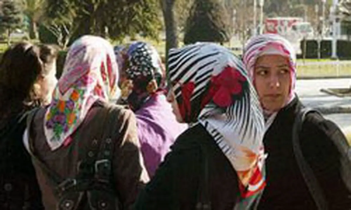 جلوگیری از ورود دختر با حجاب به مدرسه در فرانسه