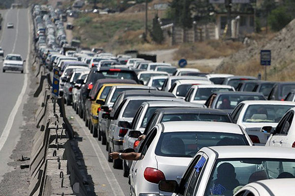 ترافیک در باند جنوبی آزادراه تهران-کرج و کرج-قزوین  نیمه‌سنگین است