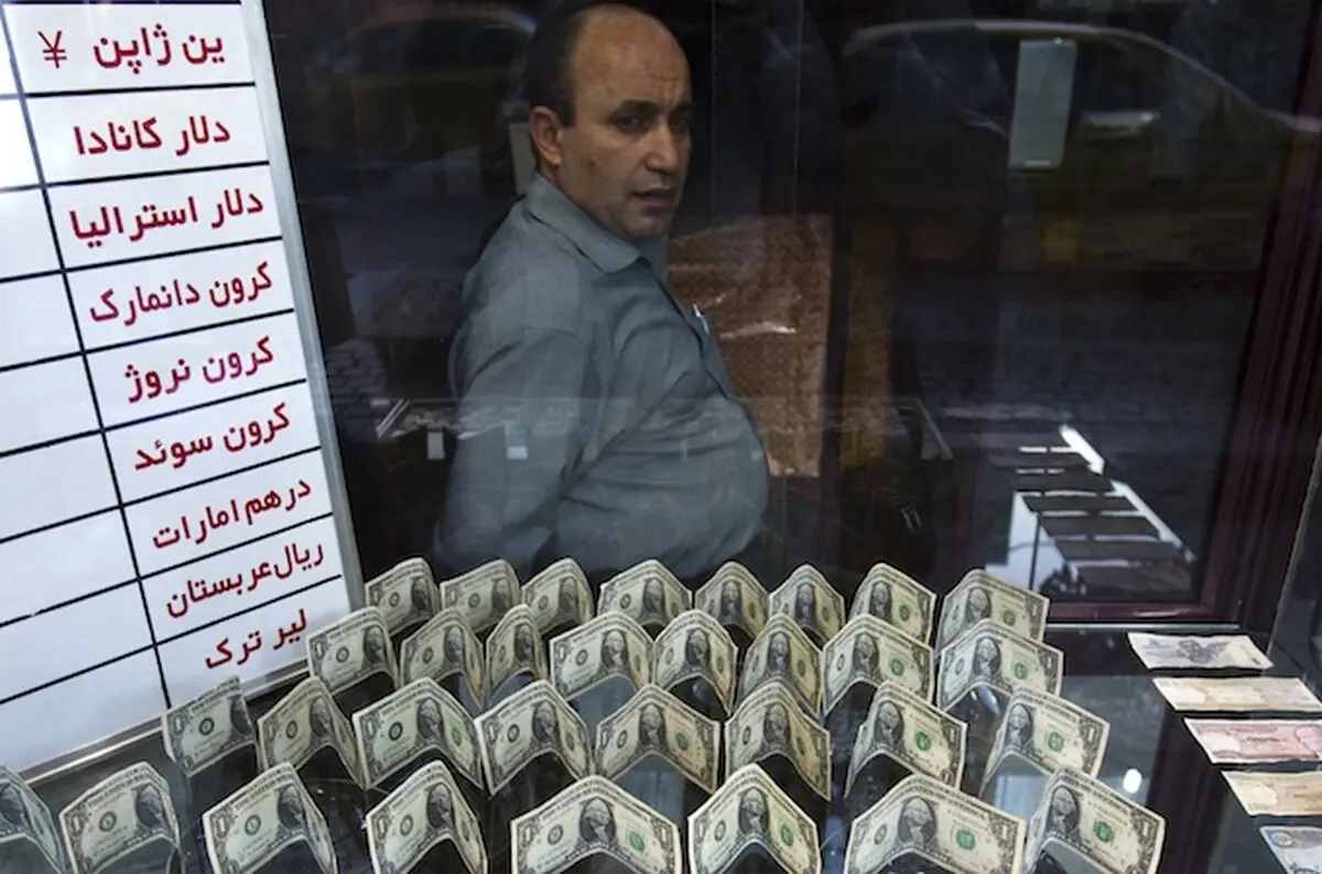 دلار در بازار ۹ تومان کاهش یافت