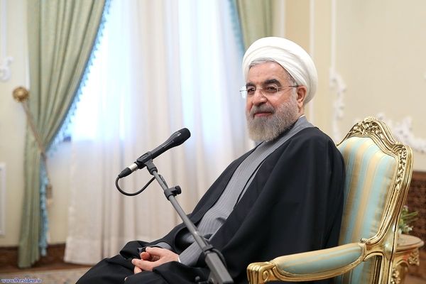 روحانی در حاشیه اجلاس جاکارتا با نخست وزیر ژاپن دیدار کرد