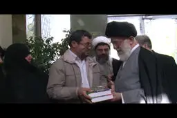 فیلم:: تجلیل رهبر معظم انقلاب از پنج کتاب ادبیات دفاع مقدس
