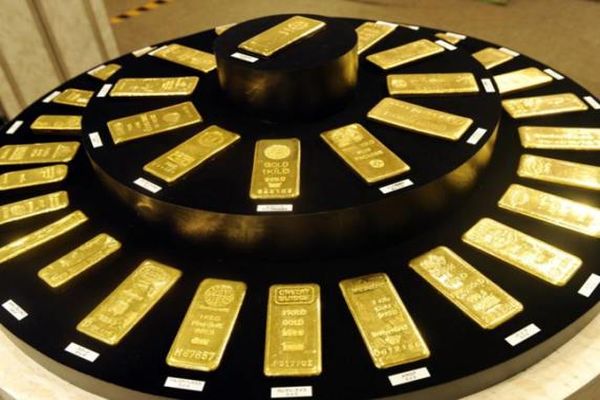 قیمت طلای جهانی به زیر ۱۲۰۰ دلار کاهش یافت