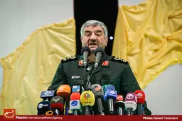 سرلشکر جعفری: گزینه نظامی غرب مسخره‌ای بیش نیست
