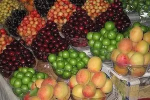 معاون اتحادیه بارفروشان: قیمت گوجه سبز به هشت هزار تومان رسید
