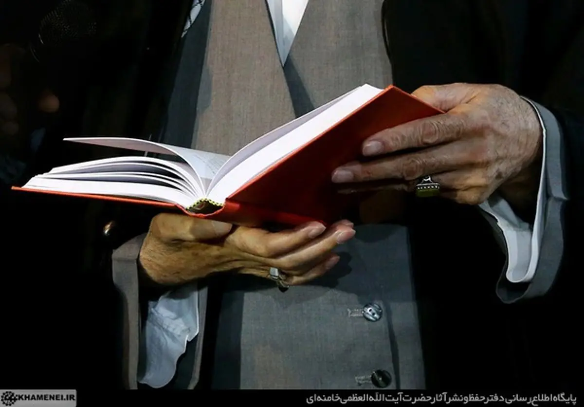 روایتی از متن و حاشیه‌ بازدید رهبر انقلاب از نمایشگاه کتاب
