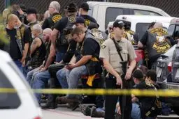 ۲۷ نفر در درگیری موتورسواران تگزاسی  کشته و زخمی شدند