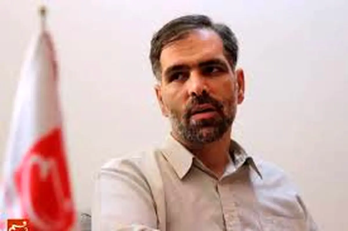 علی داوودی:  باید برای   شاعران جوان  آینده‌نگری کرد