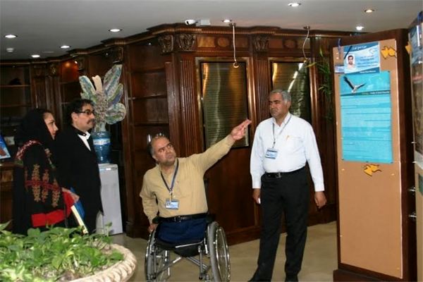 شهرام ناظری از موزه صلح تهران بازدید کرد