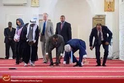گزارش تصویری:: وزیر خارجه آمریکا در مسجد