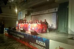 چو: شنیدم تکواندو در ایران از فوتبال اهمیت بیشتری دارد و  این نشان می‌دهد که ورزش بزرگی داریم