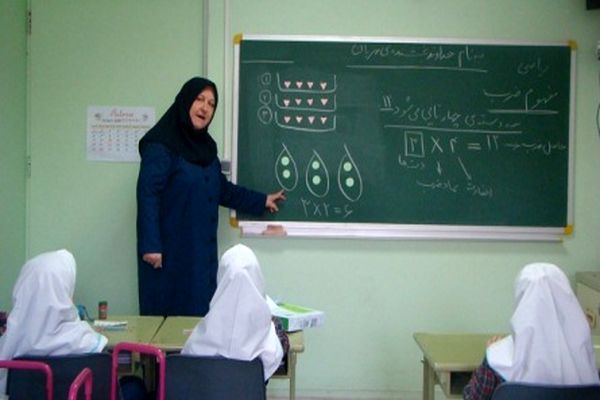 نقل و انتقال داخلی معلمان شهر تهران به مرداد ماه موکول شد