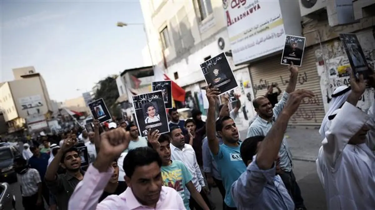 بحرینی‌ها در محکومیت حمله به مسجد شیعیان عربستان
تظاهرات کردند