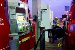 سخنگوی شرکت ملی پخش:
بنزین هزار تومانی بدون محدودیت عرضه می‌شود