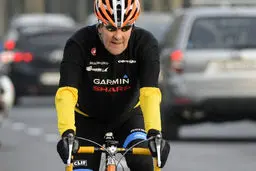 جان کری به دلیل درگیری با سران داعش زخمی شده است؛ نه دوچرخه‌سواری