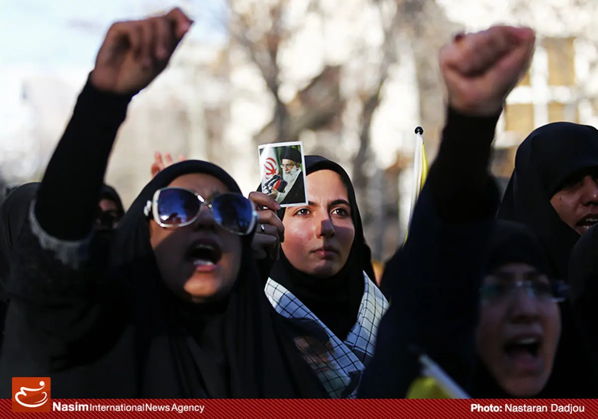 اجتماع بزرگ "معترضان به مذاکرات زیر سایه تهدید" در مجاورت مزار شهید بهشتی  آغاز شد