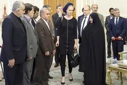 کسی نمی‌خواهد آداب دیپلماتیک را به 