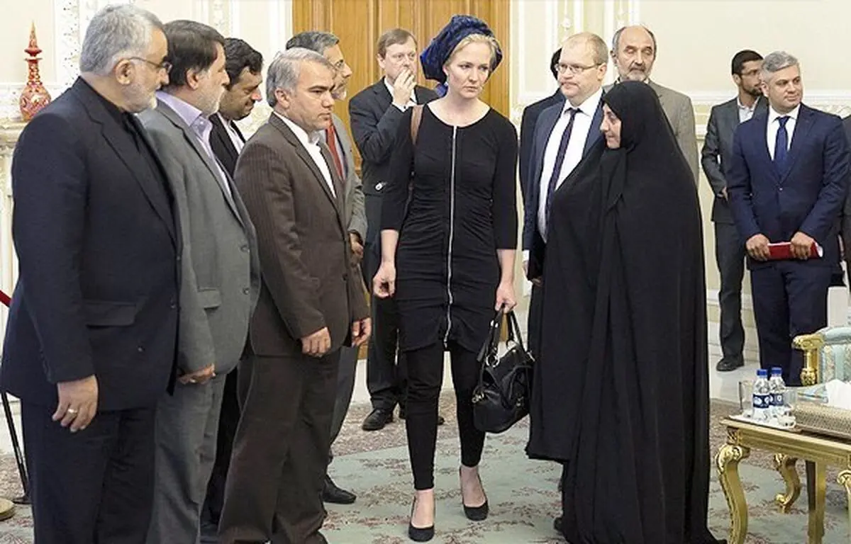 کسی نمی‌خواهد آداب دیپلماتیک را به "دیپلمات‌های ساپورت‌پوش" یادآوری کند؟