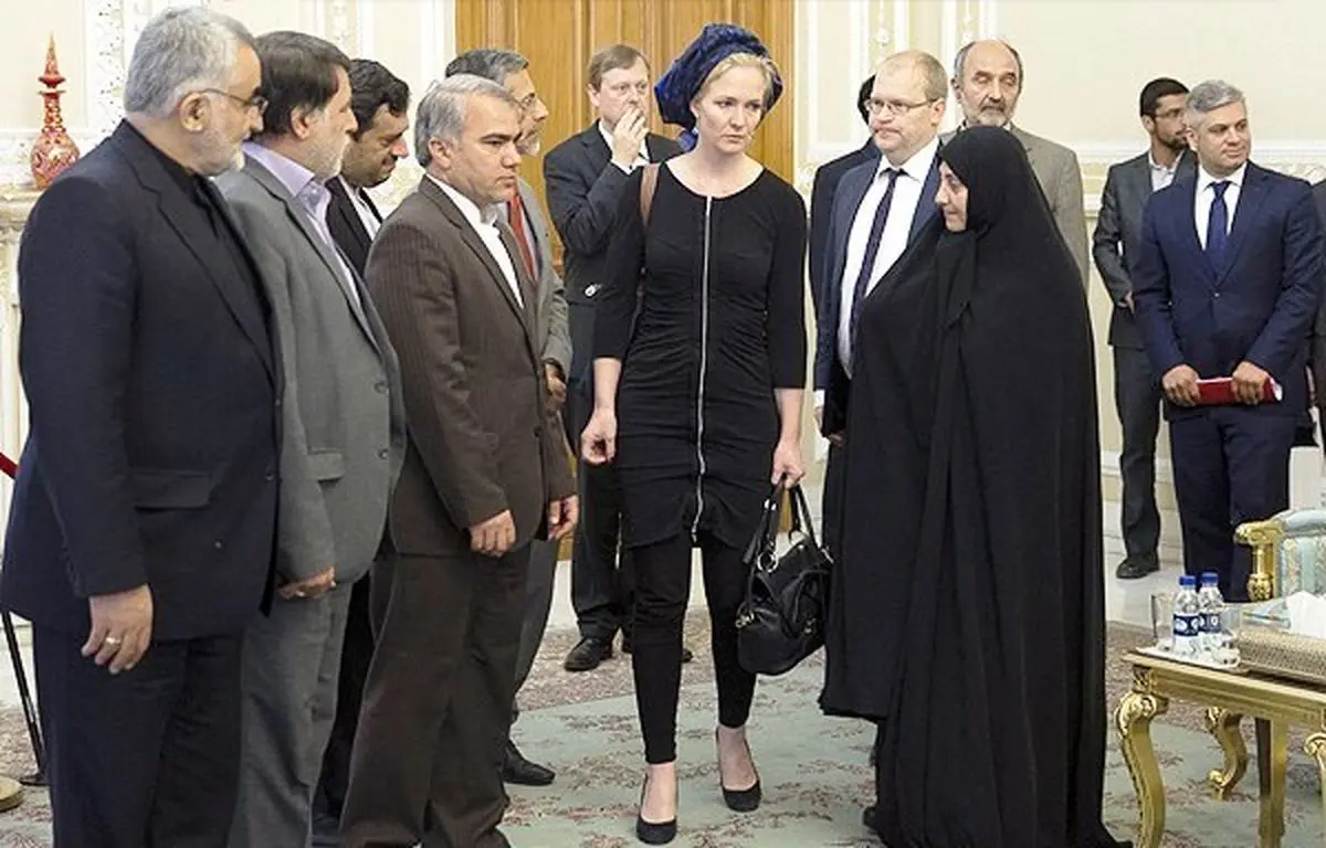 کسی نمی‌خواهد آداب دیپلماتیک را به "دیپلمات‌های ساپورت‌پوش" یادآوری کند؟