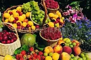 رئیس اتحادیه باغداران: زردآلو، هلو و توت فرنگی ارزان شد