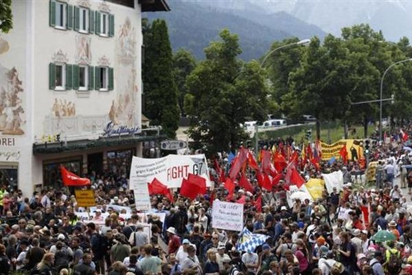 هزاران نفر در جنوب آلمان علیه برگزاری اجلاس جی۷ تظاهرات کردند