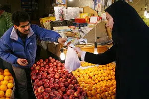معاون اتحادیه بارفروشان  میوه از گرانفروشی مغازه‌ها انتقاد کرد