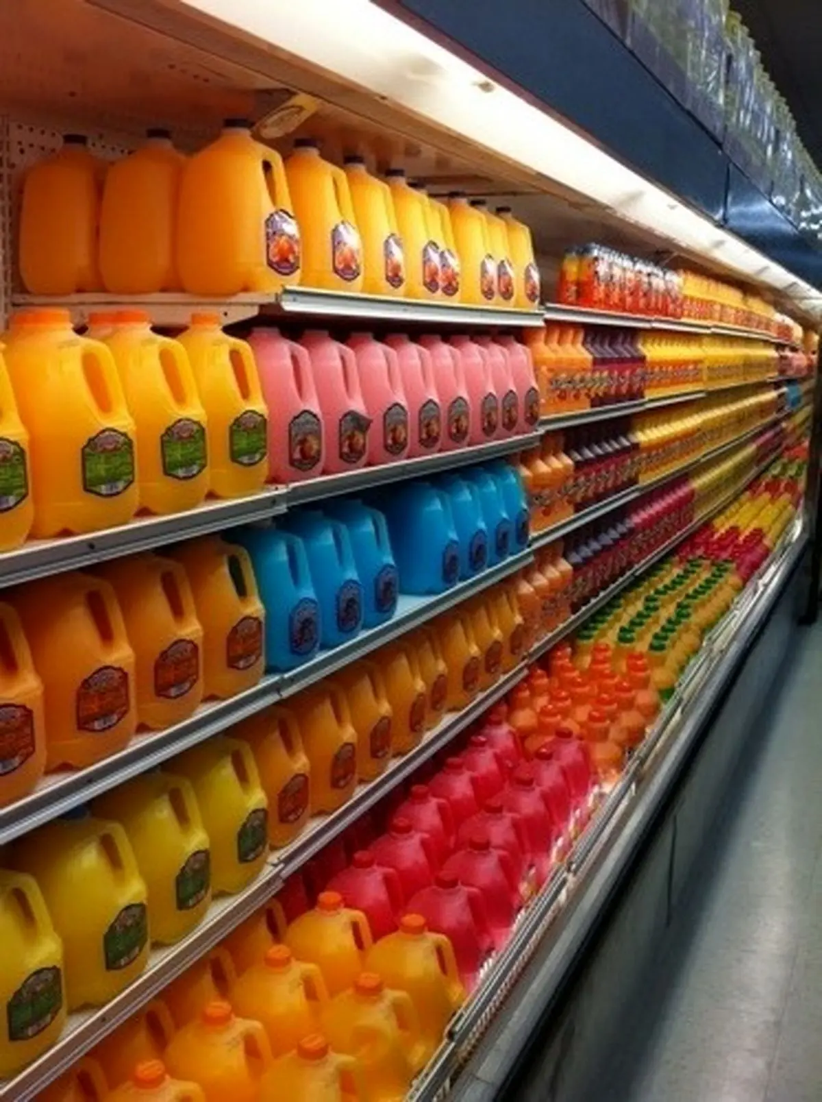 سازمان غذا و دارو نسبت به مصرف آبمیوه‌های فله‌ای به شهروندان هشدار داد