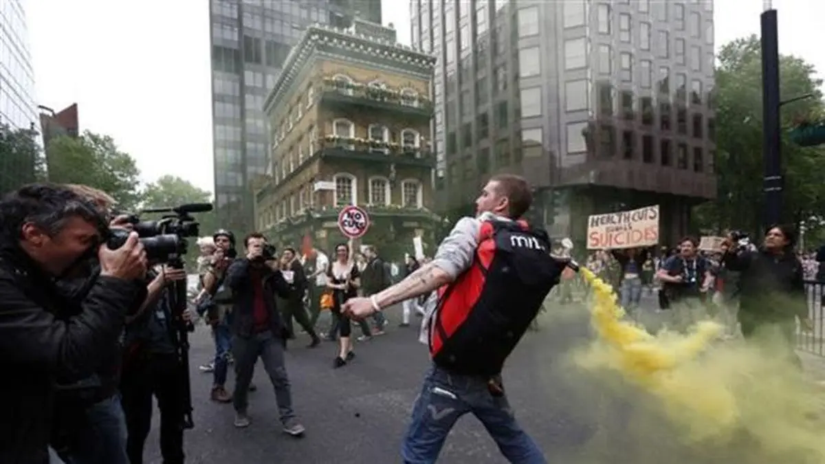 پلیس انگلیس با معترضان به برنامه ریاضت اقتصادی درگیر شد