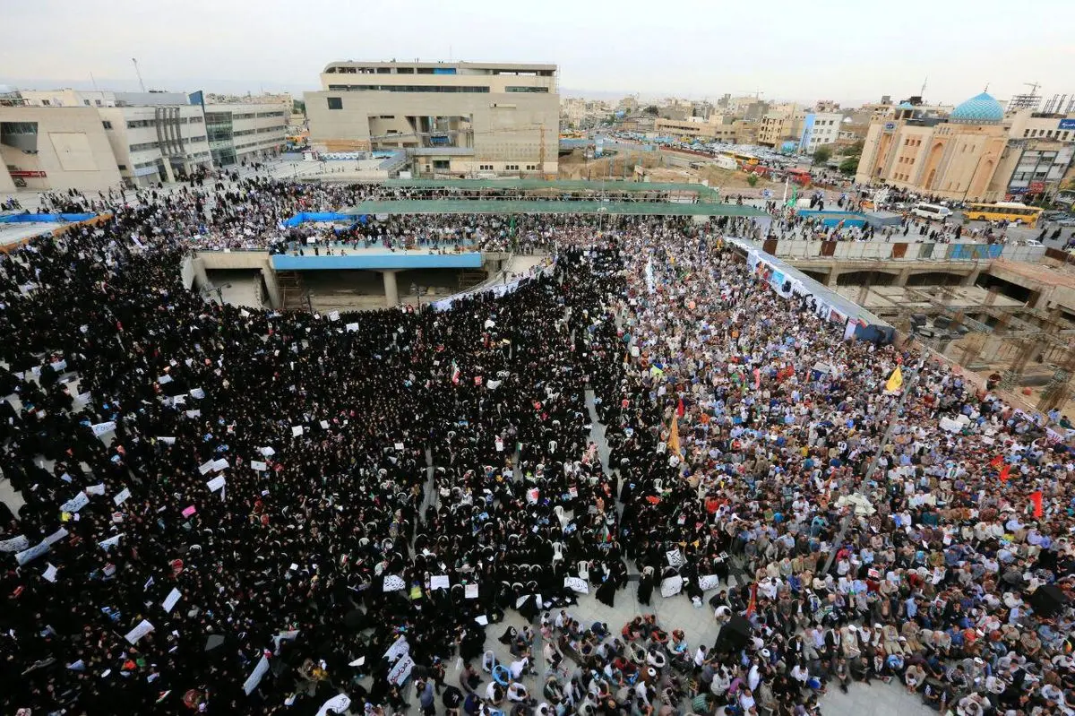 بذرپاش:
اگر عکس گرفتن با جان کری آبرو می‌آورد نتانیاهو باآبروترین فرد جهان بود