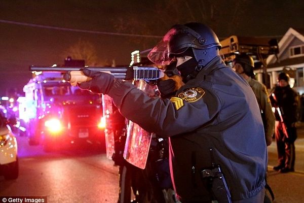 واشنگتن‌‌پست: پلیس آمریکا روزانه دو نفر را به ضرب گلوله می‌‌کشد