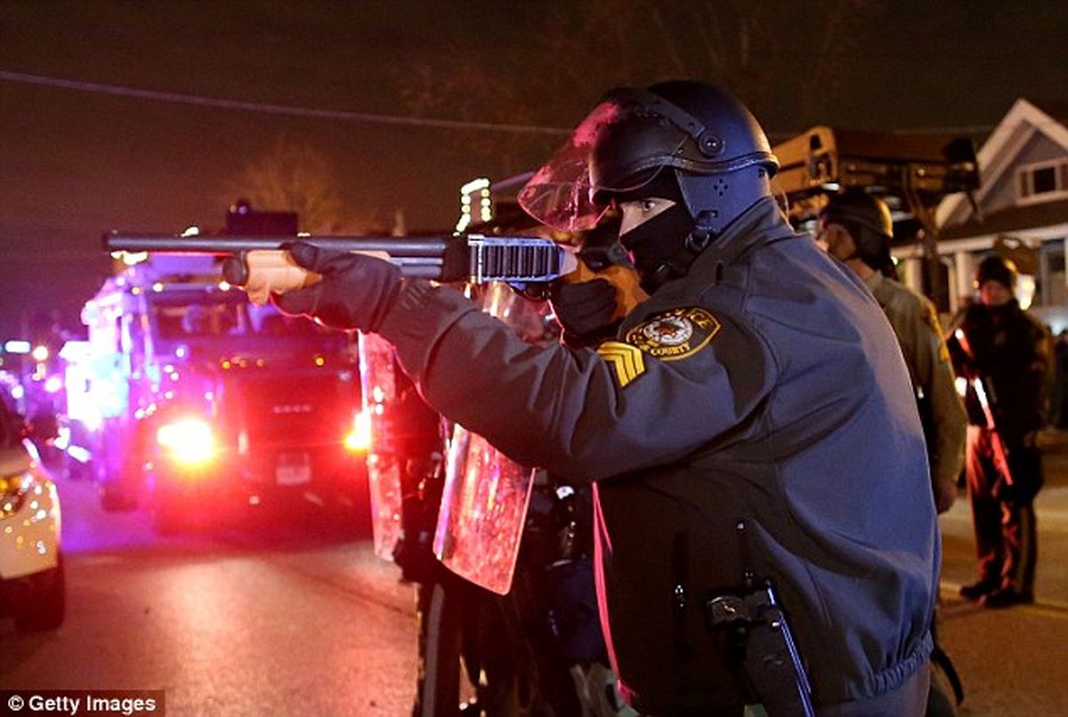 واشنگتن‌‌پست: پلیس آمریکا روزانه دو نفر را به ضرب گلوله می‌‌کشد