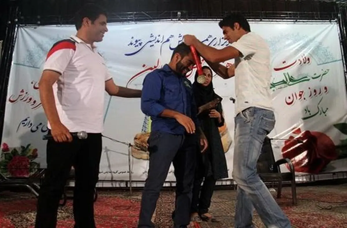 ابارقی مدال طلای خود را به معلولان اهدا کرد